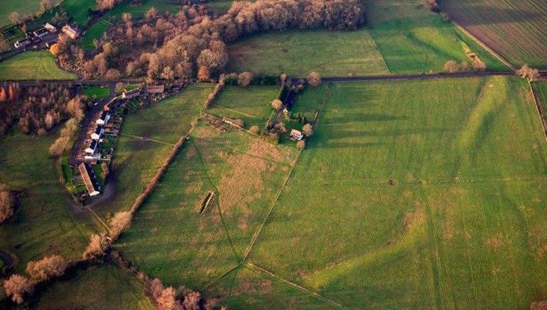 prehistoric-marden-henge-larger-stonehenge_1-770×437